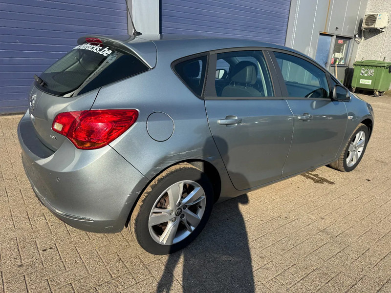 Opel Astra **EURO5-AIRCO** - Sedan: picture 4 Opel Astra **EURO5-AIRCO** - Sedan: picture 4