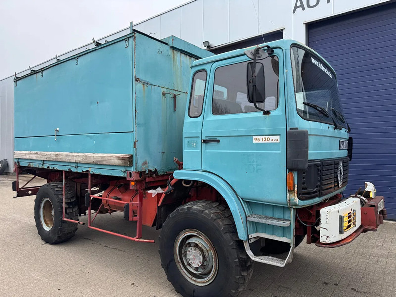 Renault Midliner 95-130 4X4 + WINCH - TREUILLE - Box truck: picture 1 Renault Midliner 95-130 4X4 + WINCH - TREUILLE - Box truck: picture 1