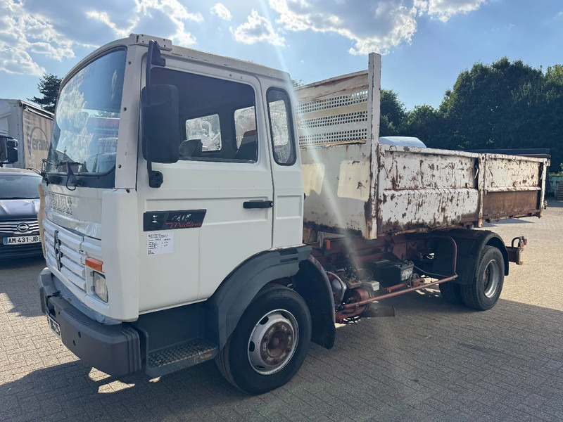 Renault Midliner **BENNE-4CYL** - Tipper: picture 1 Renault Midliner **BENNE-4CYL** - Tipper: picture 1