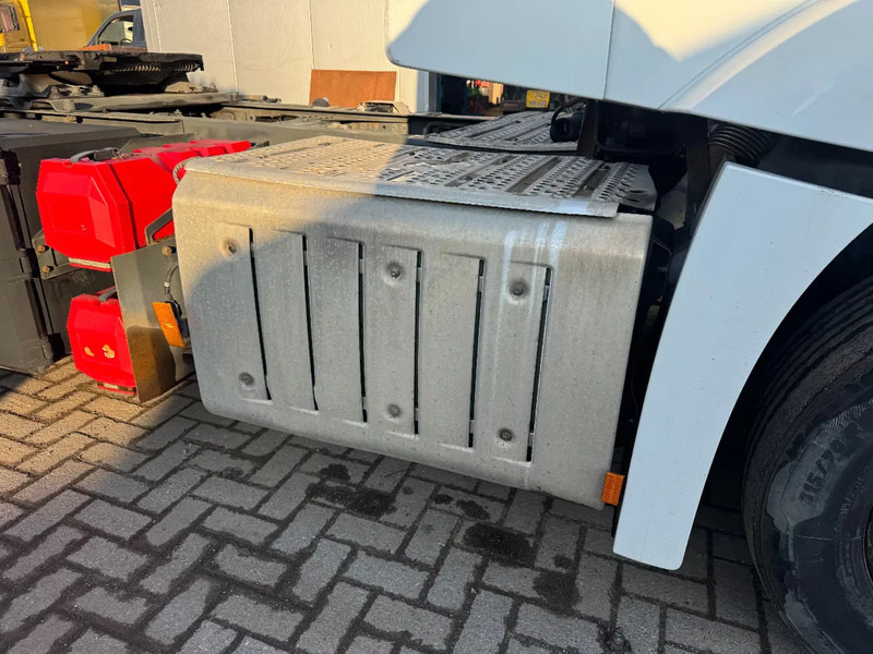 Mercedes-Benz Actros 1843 **BLUETEC 6-LOW MILEAGE-FRENCH TRUCK** - Tractor unit: picture 4 Mercedes-Benz Actros 1843 **BLUETEC 6-LOW MILEAGE-FRENCH TRUCK** - Tractor unit: picture 4