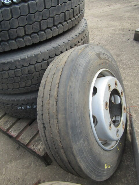 215/75/17.5 J RATED TRAILER WHEELS AND TYRE (2) 2018 HANKOOK 135/133J 8-10MM TREAD PAIR - Tire for Truck: picture 2 215/75/17.5 J RATED TRAILER WHEELS AND TYRE (2) 2018 HANKOOK 135/133J 8-10MM TREAD PAIR - Tire for Truck: picture 2