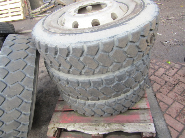 295/80/22.5 ‘ALCOA’ (6) BUDGET TRACK GRIT TYRES ONLY 4 TYRES GOOD - Tire for Truck: picture 4 295/80/22.5 ‘ALCOA’ (6) BUDGET TRACK GRIT TYRES ONLY 4 TYRES GOOD - Tire for Truck: picture 4