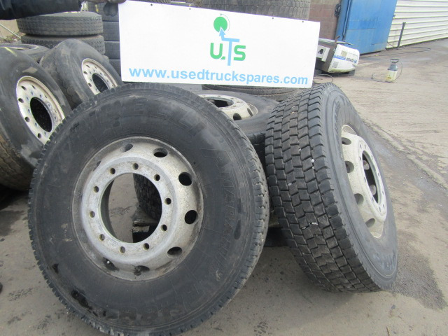 315/80/22.5 ALCOA (4) WITH PIRRELLI DRIVE PATTERN TYRES - Tire for Truck: picture 2 315/80/22.5 ALCOA (4) WITH PIRRELLI DRIVE PATTERN TYRES - Tire for Truck: picture 2