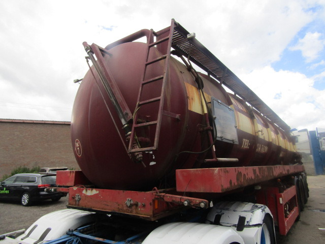 VACUUM TANKER TRAILER TRI AXLE 1996 STEEL TANK FITTED WITH 3CYL PERKINS DONKEY ENGINE - Tank semi-trailer: picture 5 VACUUM TANKER TRAILER TRI AXLE 1996 STEEL TANK FITTED WITH 3CYL PERKINS DONKEY ENGINE - Tank semi-trailer: picture 5