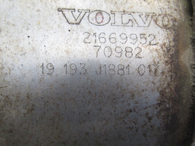 VOLVO FE EXHAUST SILENCER WITH CAT P/NO 21669952 - Muffler/ Exhaust system for Truck: picture 3 VOLVO FE EXHAUST SILENCER WITH CAT P/NO 21669952 - Muffler/ Exhaust system for Truck: picture 3