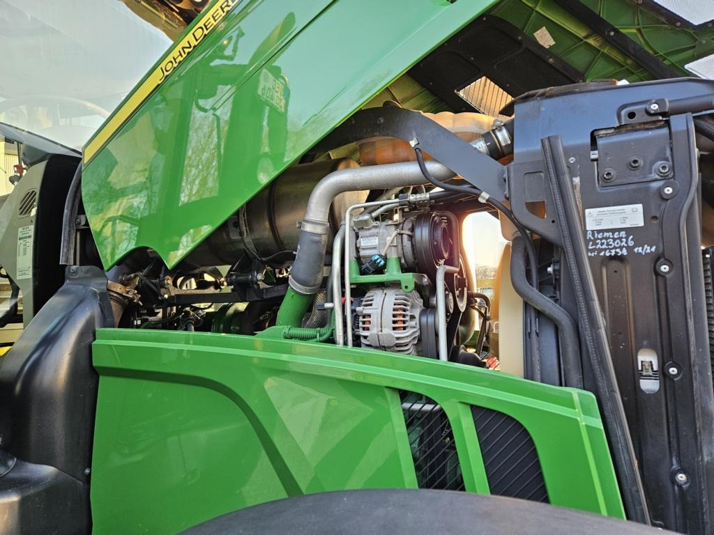 John Deere 6250R - Farm tractor: picture 2 John Deere 6250R - Farm tractor: picture 2