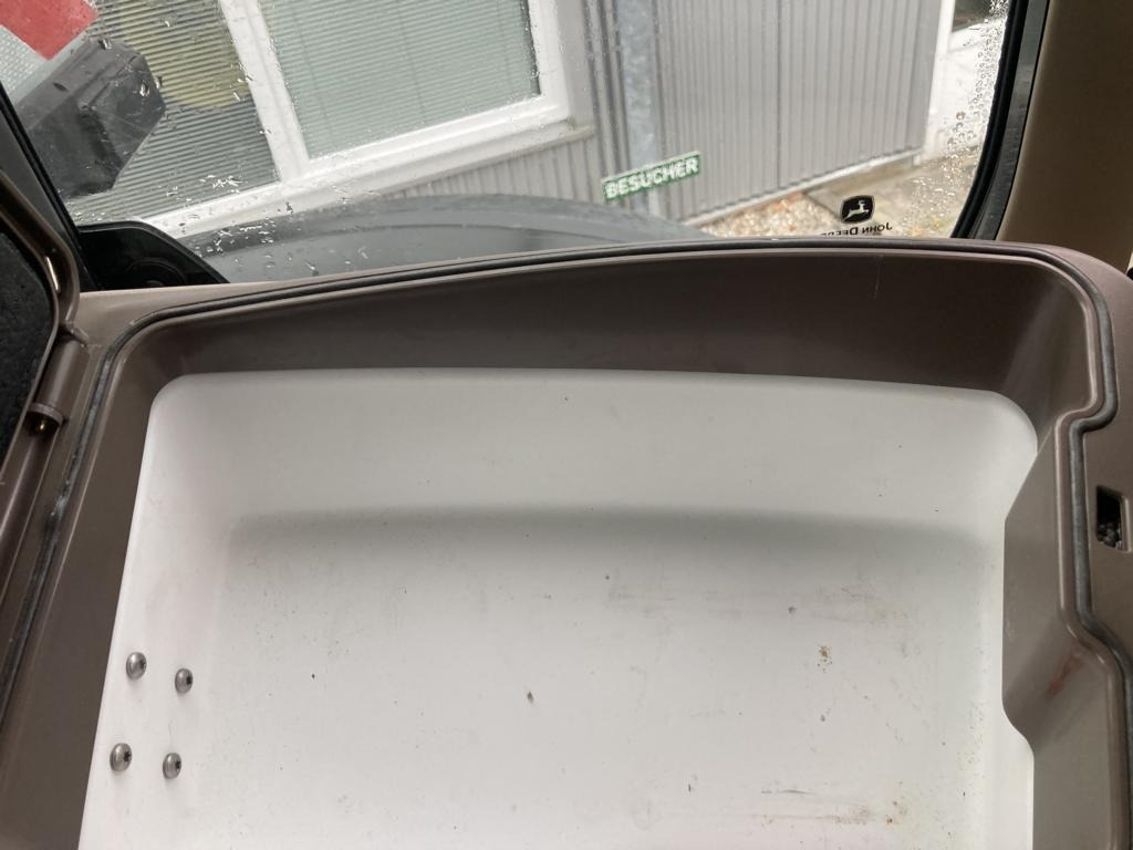 John Deere 6R250 - Farm tractor: picture 4 John Deere 6R250 - Farm tractor: picture 4