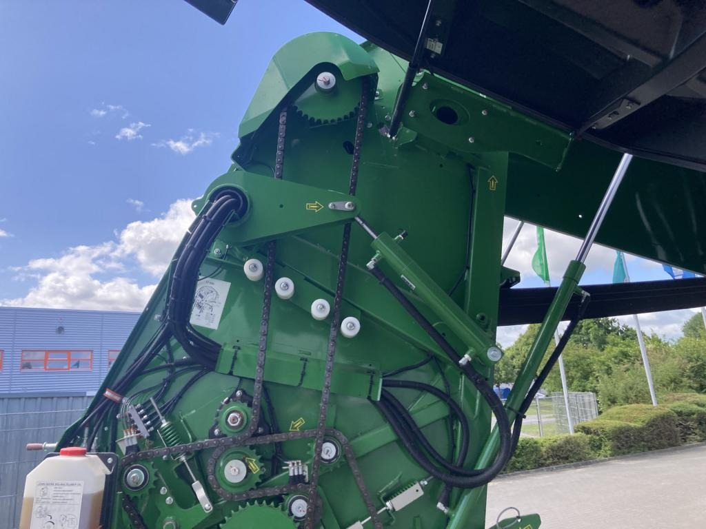 John Deere V461M - Bale wrapper: picture 2 John Deere V461M - Bale wrapper: picture 2