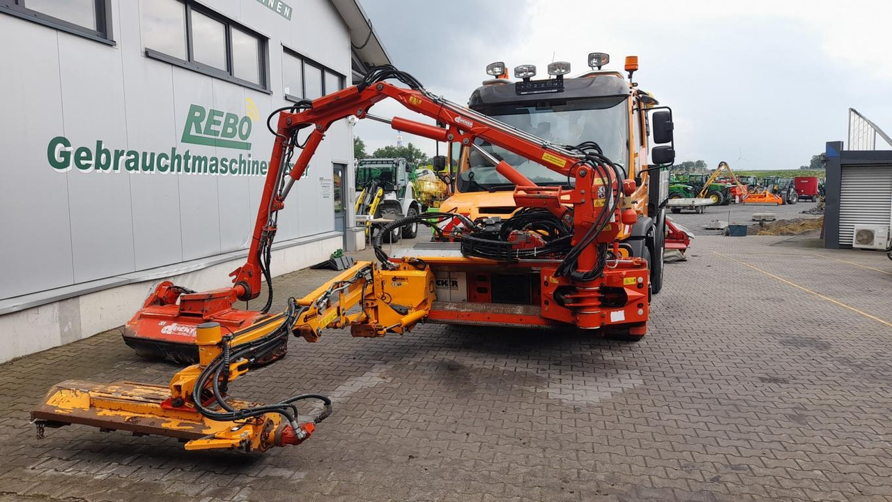 Mercedes-Benz UNIMOG U 527 - Utility/ Special vehicle: picture 3 Mercedes-Benz UNIMOG U 527 - Utility/ Special vehicle: picture 3