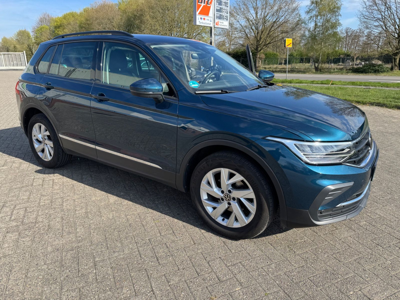 Volkswagen Tiguan Life 4Motion 2.0 TDI 7-Gang AHK - SUV: picture 1 Volkswagen Tiguan Life 4Motion 2.0 TDI 7-Gang AHK - SUV: picture 1