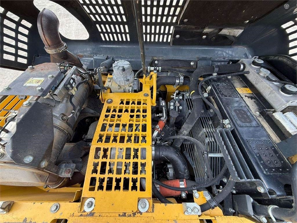 Crawler excavator Komatsu PC 240 LC-10: picture 10