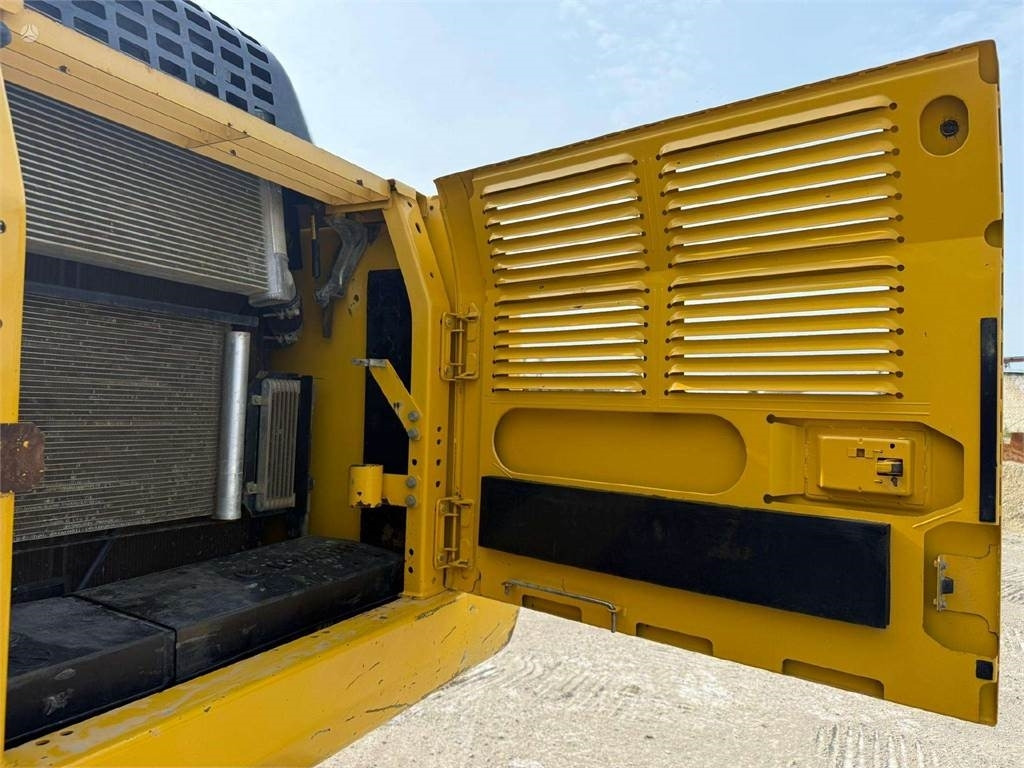 Crawler excavator Komatsu PC 240 LC-10: picture 12