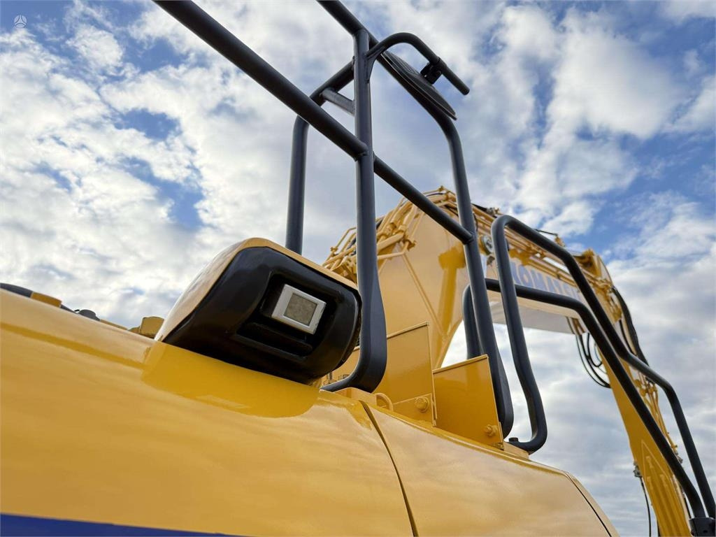 Crawler excavator Komatsu PC 240 LC-11: picture 16