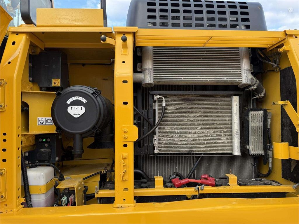 Crawler excavator Komatsu PC 240 LC-11: picture 11