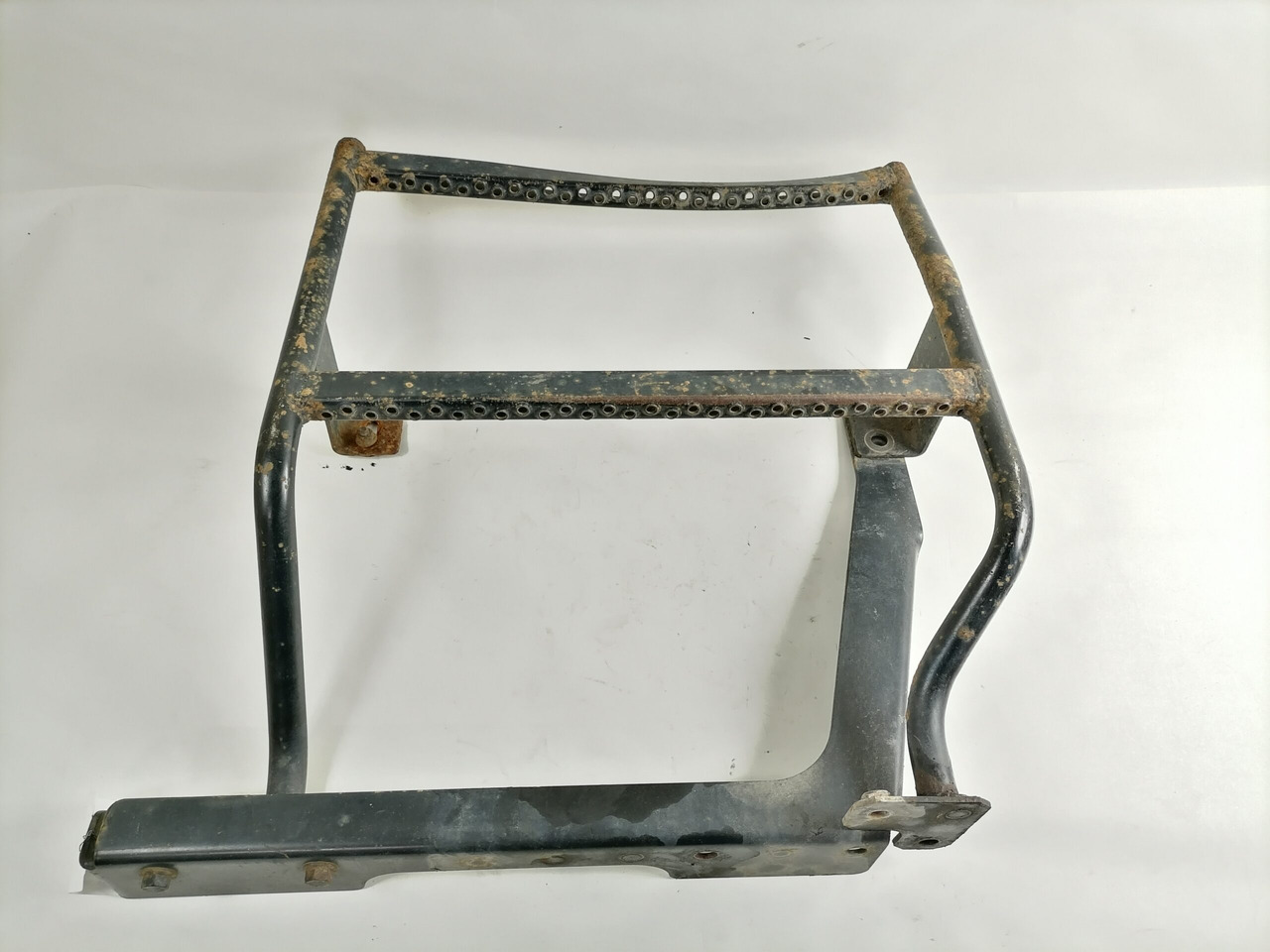 DAF Akukasti alune astmelaud 1689813 - Footstep for Truck: picture 1 DAF Akukasti alune astmelaud 1689813 - Footstep for Truck: picture 1