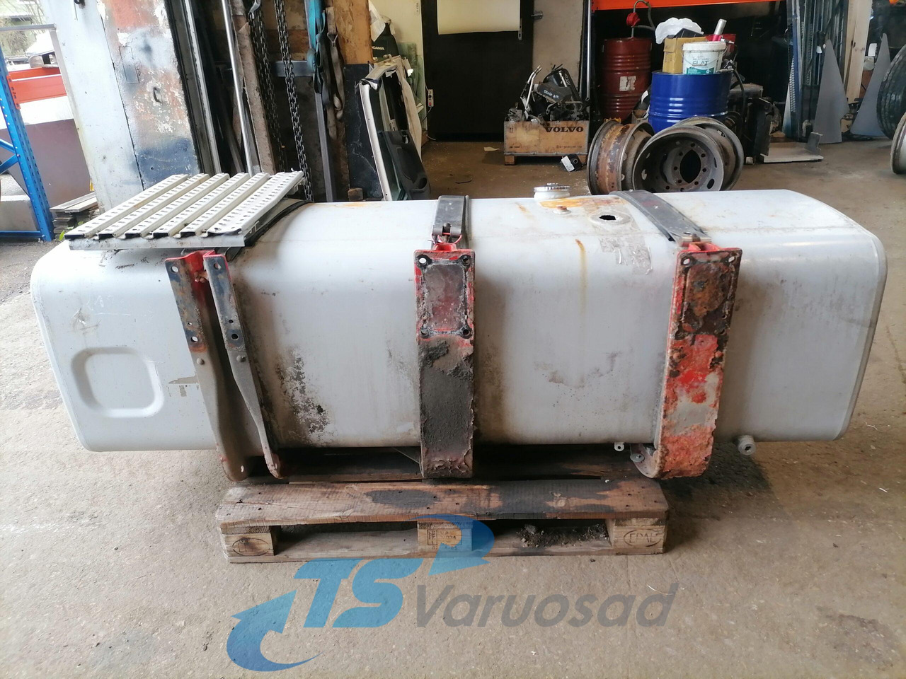 MAN Kütusepaak 780L 81122015608 - Fuel tank for Truck: picture 4 MAN Kütusepaak 780L 81122015608 - Fuel tank for Truck: picture 4