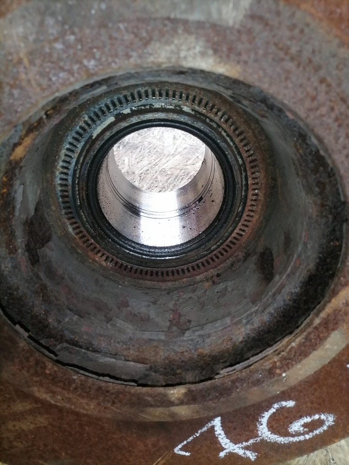 MAN Rear axel hub 81357013155 - Wheel hub for Truck: picture 5 MAN Rear axel hub 81357013155 - Wheel hub for Truck: picture 5