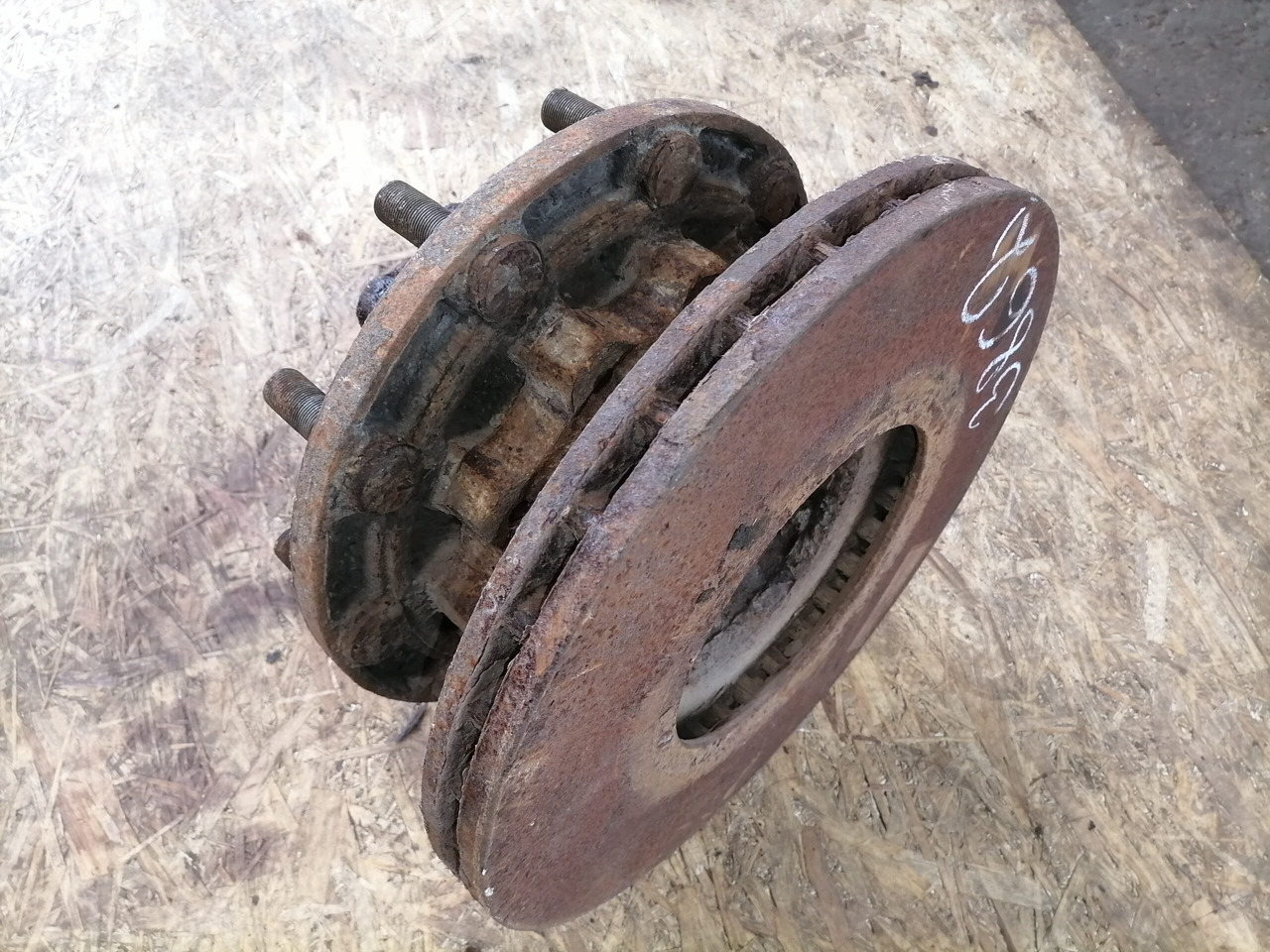 MAN Rear axel hub 81357013155 - Wheel hub for Truck: picture 4 MAN Rear axel hub 81357013155 - Wheel hub for Truck: picture 4