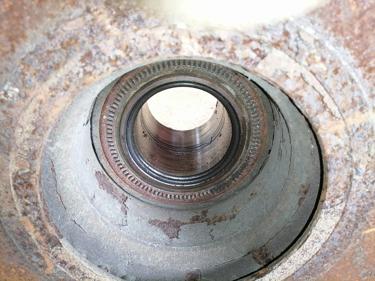 MAN Rear axel hub 81357013155 - Wheel hub for Truck: picture 3 MAN Rear axel hub 81357013155 - Wheel hub for Truck: picture 3