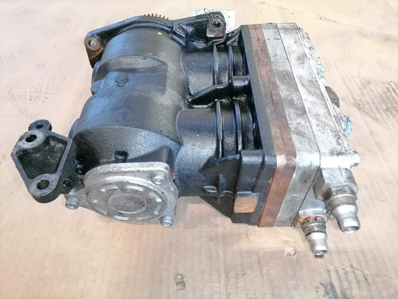 Mercedes-Benz Air compressor K165523N00 - Air brake compressor for Truck: picture 4 Mercedes-Benz Air compressor K165523N00 - Air brake compressor for Truck: picture 4