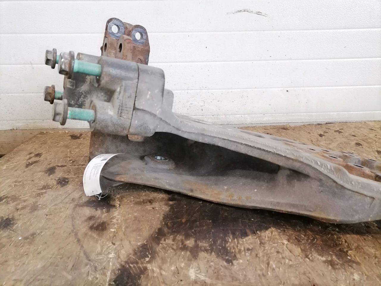 Mercedes-Benz Leaf spring bracket A9603223301 - Suspension for Truck: picture 3 Mercedes-Benz Leaf spring bracket A9603223301 - Suspension for Truck: picture 3