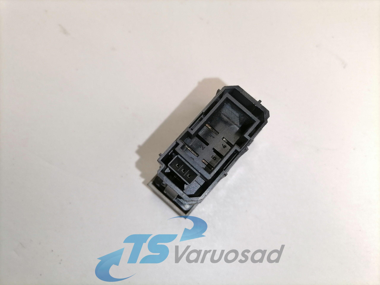 Mercedes-Benz Lüliti 9435453507 - Cab for Truck: picture 3 Mercedes-Benz Lüliti 9435453507 - Cab for Truck: picture 3