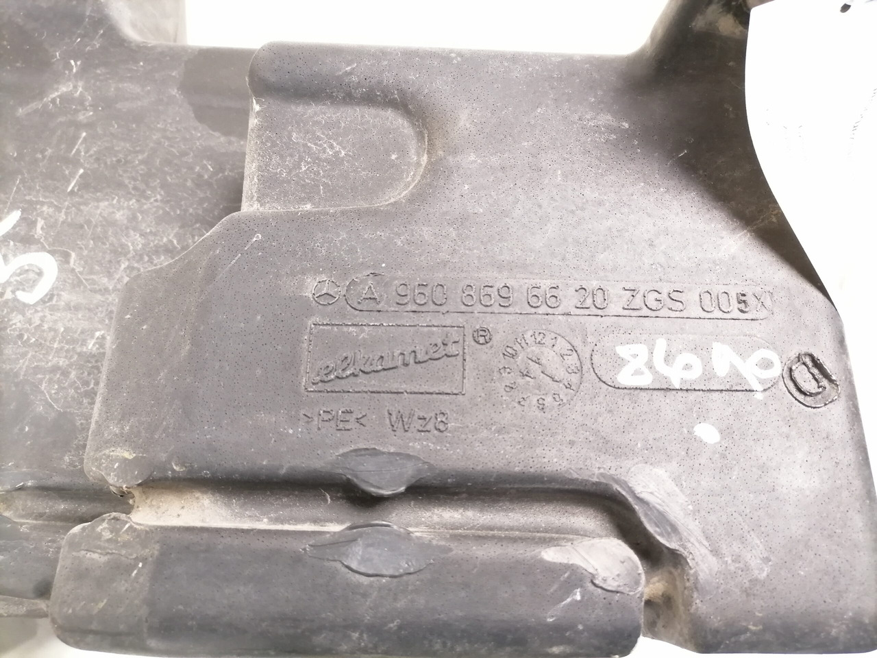 Mercedes-Benz Windscreen washer fluid tank A9608696620 - Wiper for Truck: picture 3 Mercedes-Benz Windscreen washer fluid tank A9608696620 - Wiper for Truck: picture 3