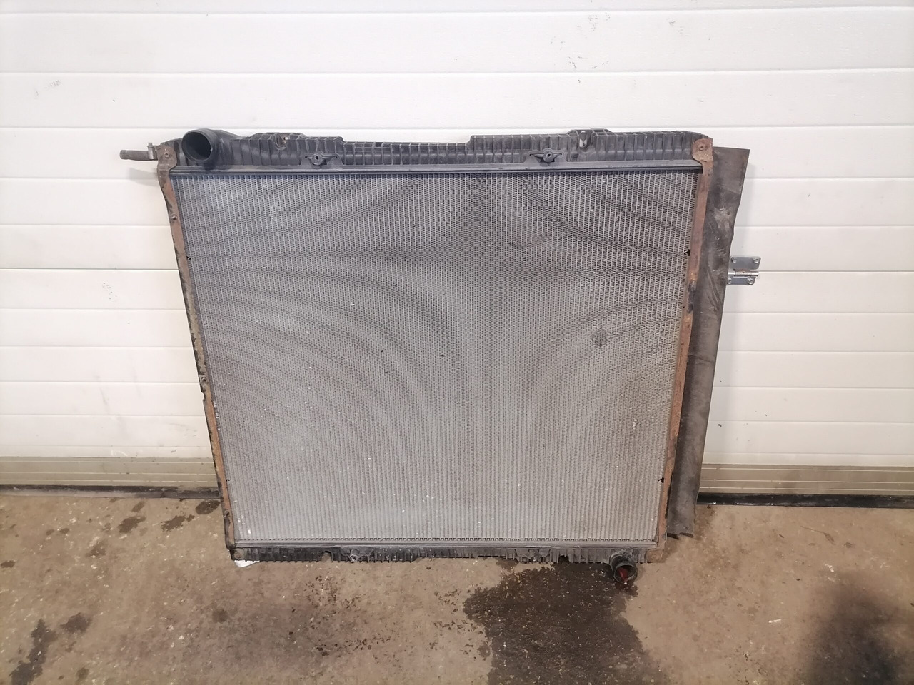 Scania Cooling radiator 1769997 - Radiator for Truck: picture 1 Scania Cooling radiator 1769997 - Radiator for Truck: picture 1