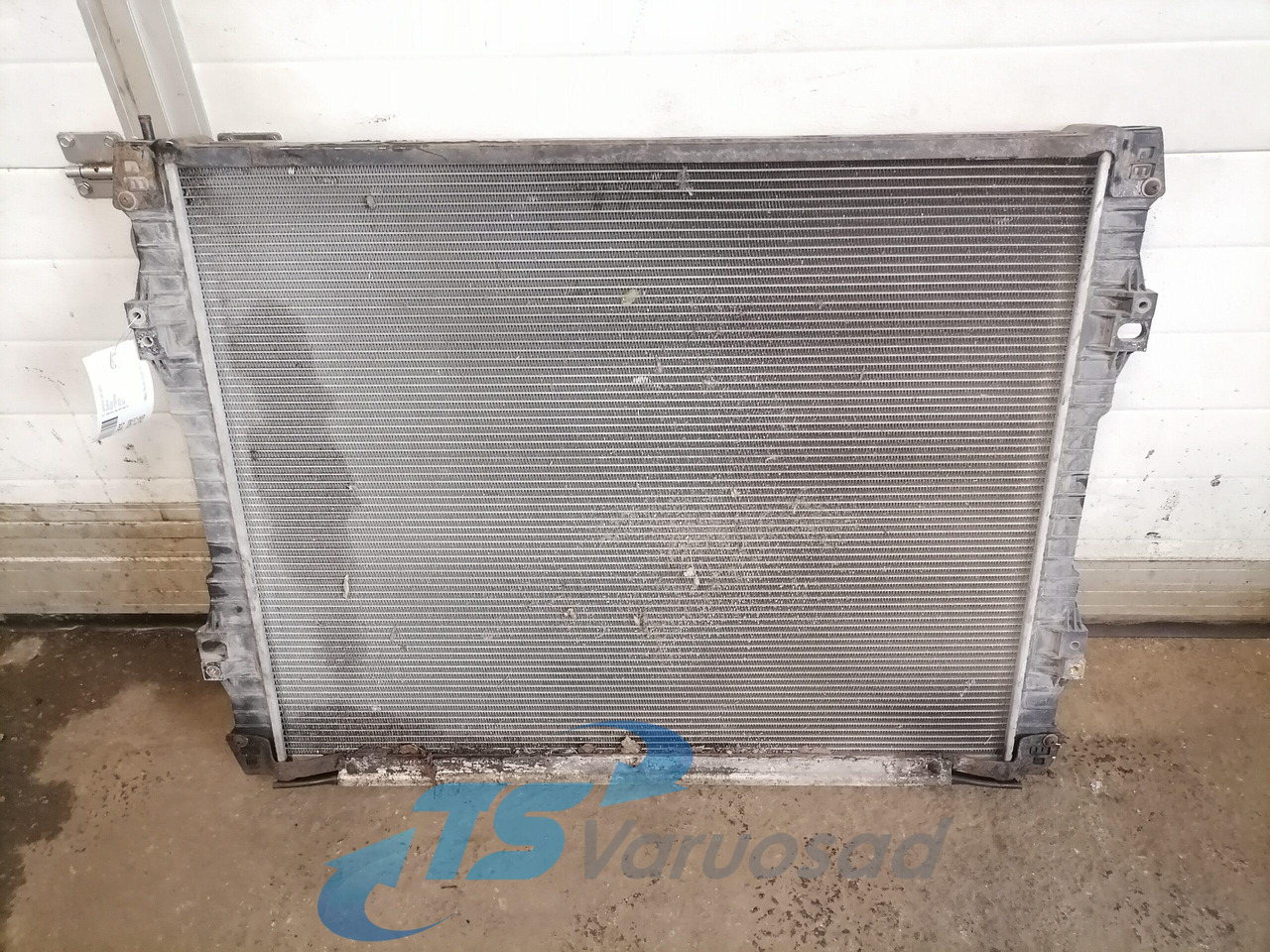 Scania Cooling radiator 1769999 - Radiator for Truck: picture 2 Scania Cooling radiator 1769999 - Radiator for Truck: picture 2