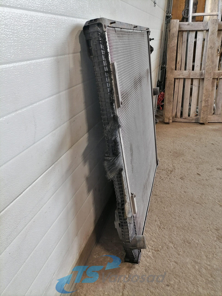 Scania Cooling radiator 1781365 - Radiator for Truck: picture 3 Scania Cooling radiator 1781365 - Radiator for Truck: picture 3