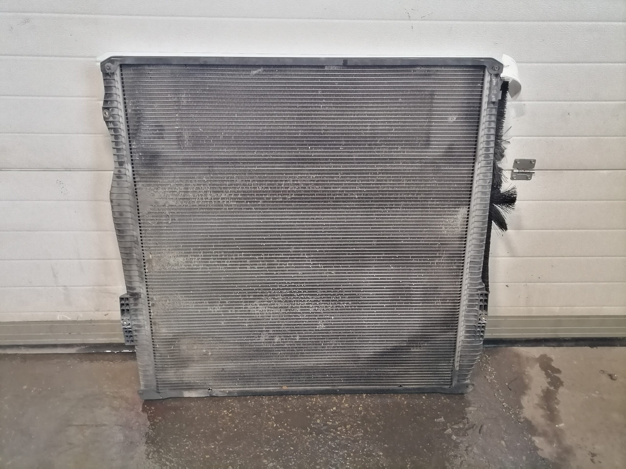 Scania Cooling radiator 1851542 - Radiator for Truck: picture 3 Scania Cooling radiator 1851542 - Radiator for Truck: picture 3