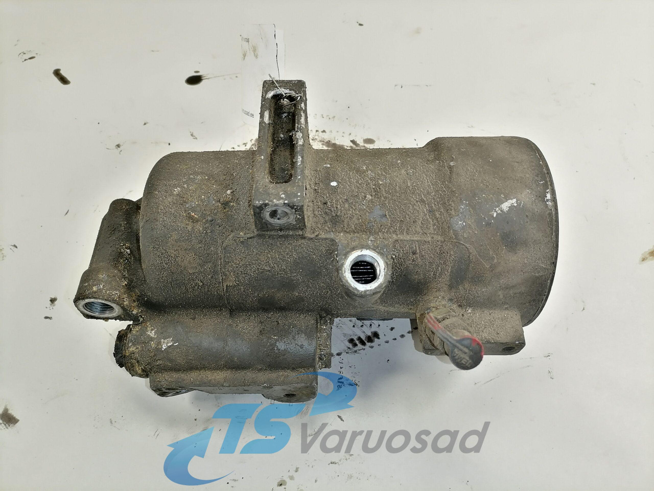 Scania Fuel filter unit 1778647 - Fuel filter for Truck: picture 1 Scania Fuel filter unit 1778647 - Fuel filter for Truck: picture 1