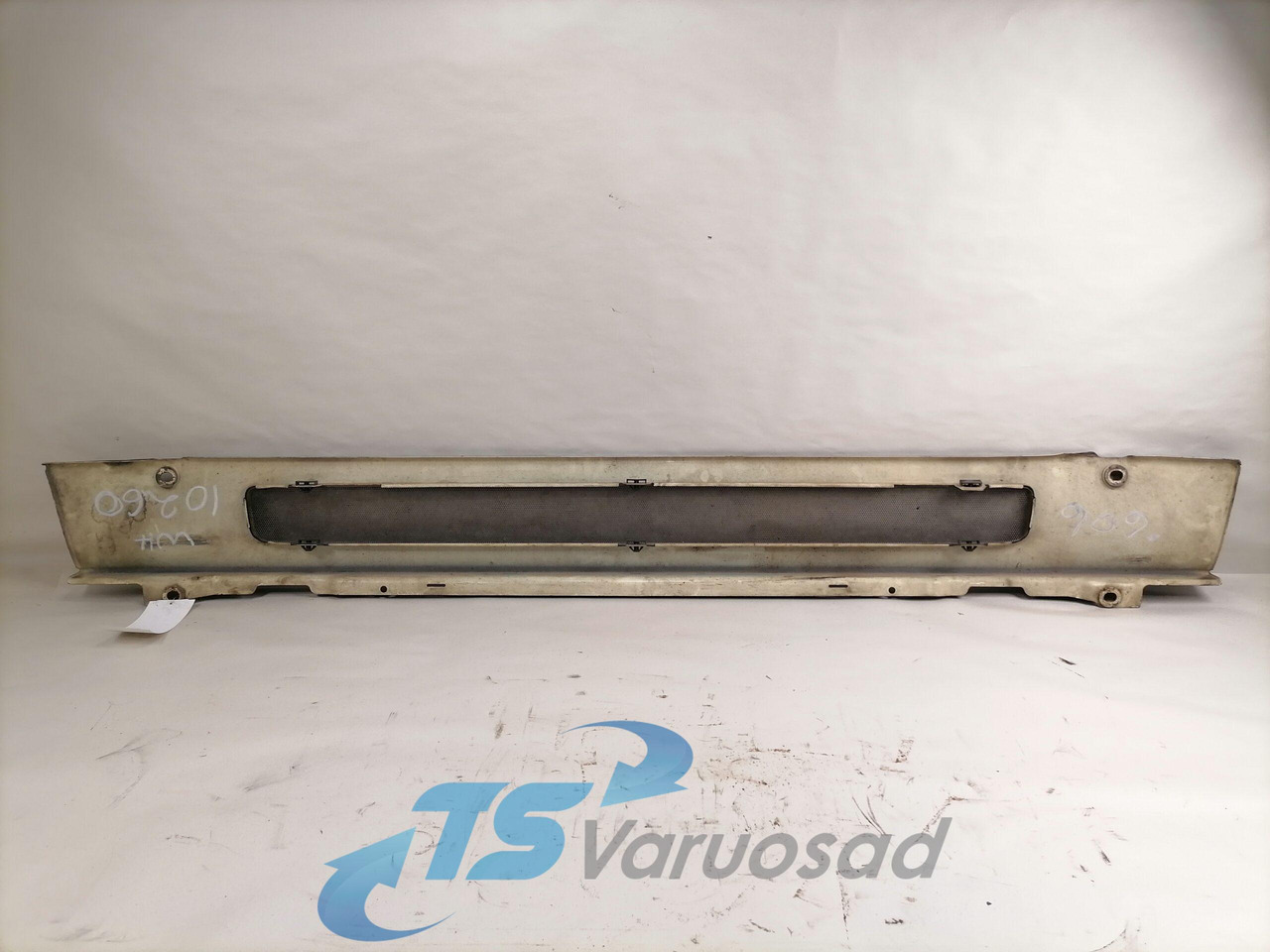 Scania Grille panel 1748085 - Grill for Truck: picture 2 Scania Grille panel 1748085 - Grill for Truck: picture 2