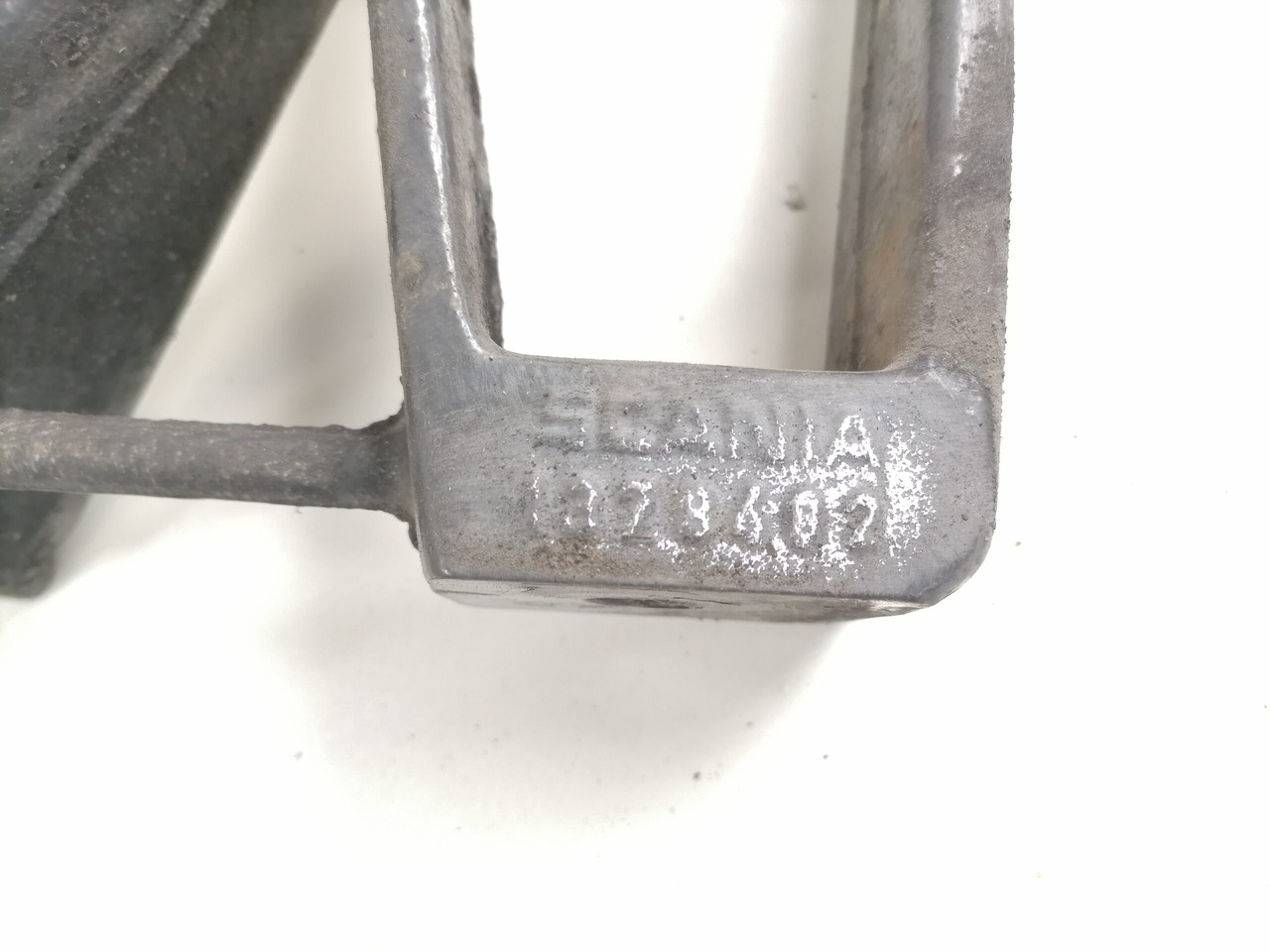 Scania Muffler carrier 1378482 - Muffler for Truck: picture 2 Scania Muffler carrier 1378482 - Muffler for Truck: picture 2