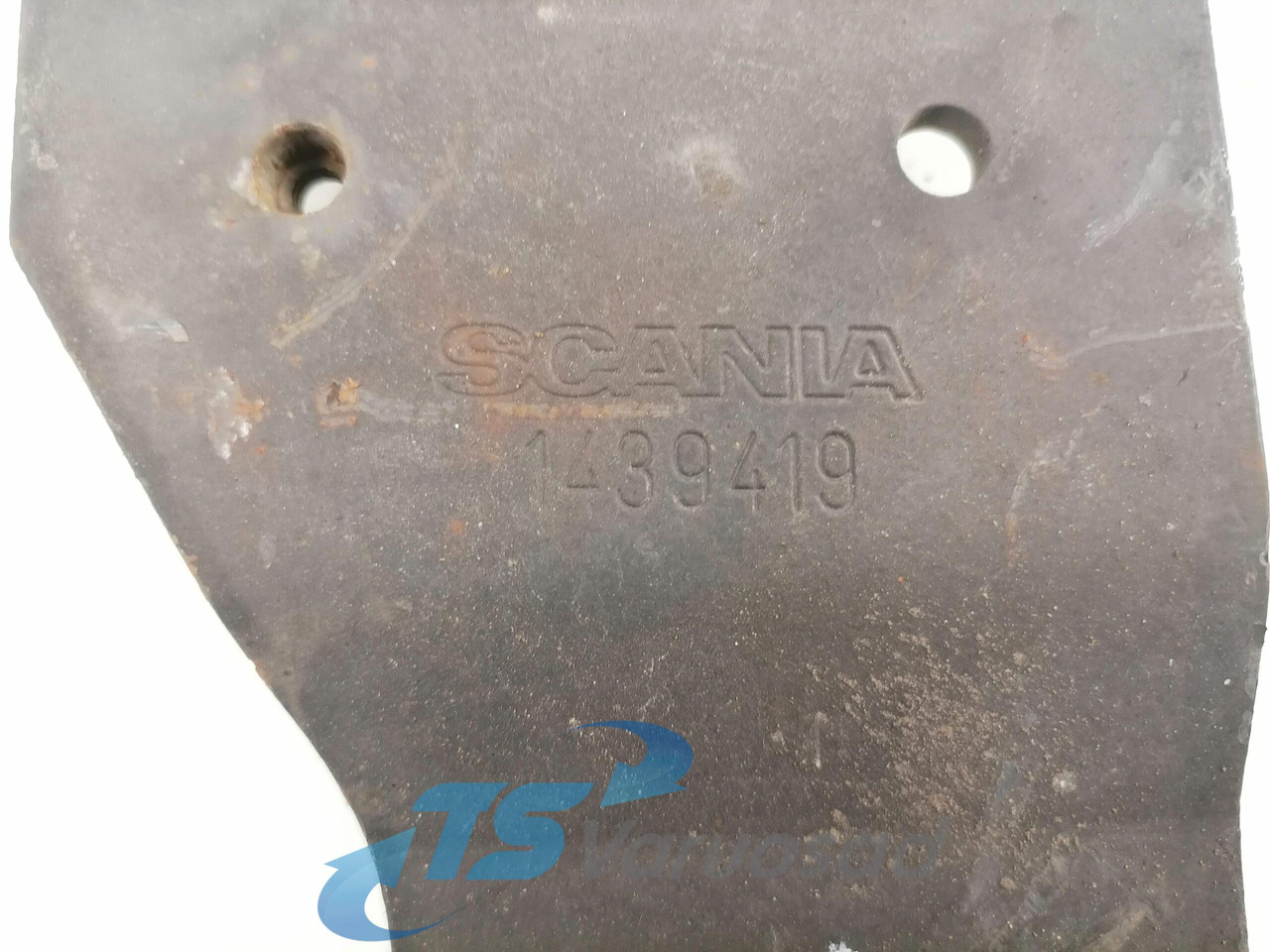 Scania Muffler carrier 1439419 - Muffler for Truck: picture 3 Scania Muffler carrier 1439419 - Muffler for Truck: picture 3
