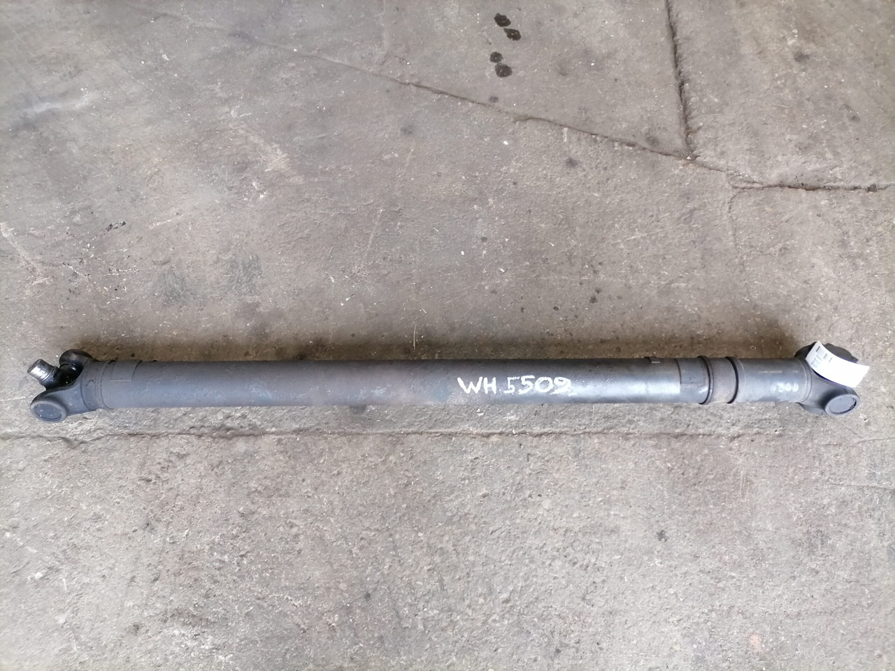 Scania Propeller shaft 1758616 - Propeller shaft for Truck: picture 2 Scania Propeller shaft 1758616 - Propeller shaft for Truck: picture 2
