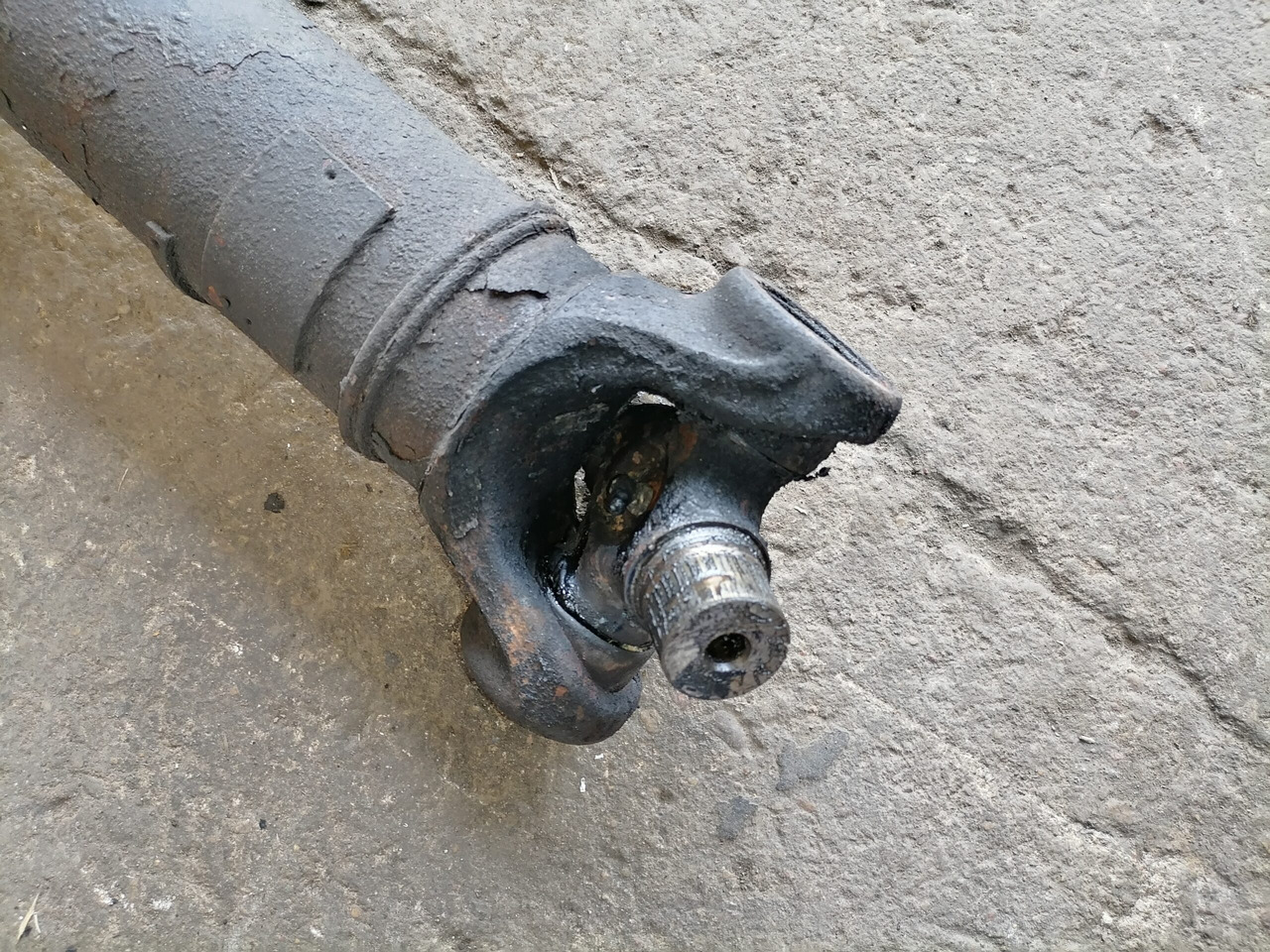 Scania Propeller shaft 1758616 - Propeller shaft for Truck: picture 4 Scania Propeller shaft 1758616 - Propeller shaft for Truck: picture 4