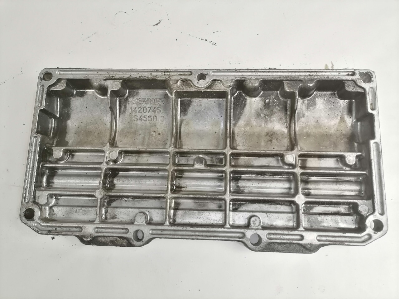 Scania engine side cover 1420745 - Engine and parts for Truck: picture 2 Scania engine side cover 1420745 - Engine and parts for Truck: picture 2