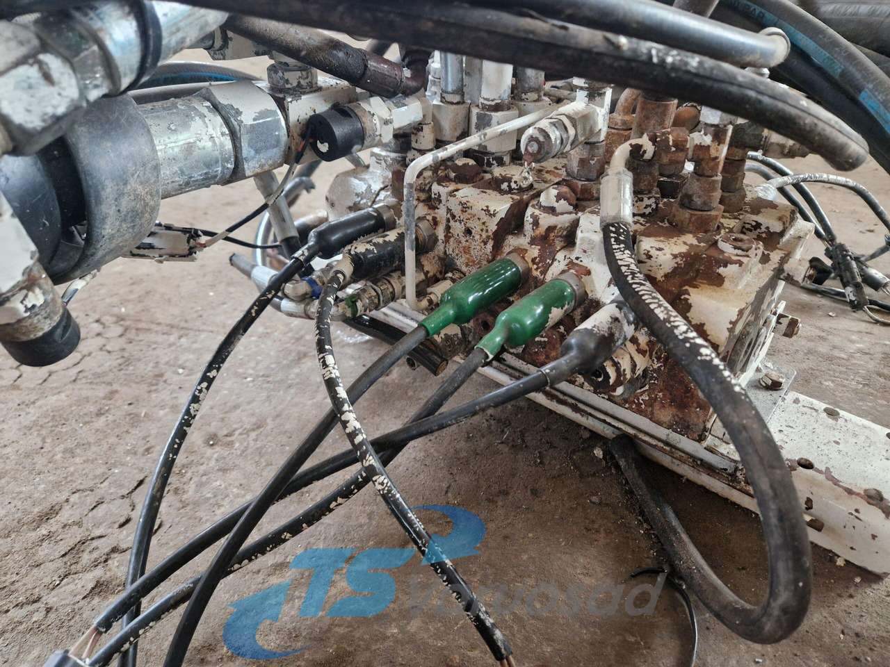 Universaalne Hydraulic control VAL36140005071 - Hydraulics for Truck: picture 1 Universaalne Hydraulic control VAL36140005071 - Hydraulics for Truck: picture 1