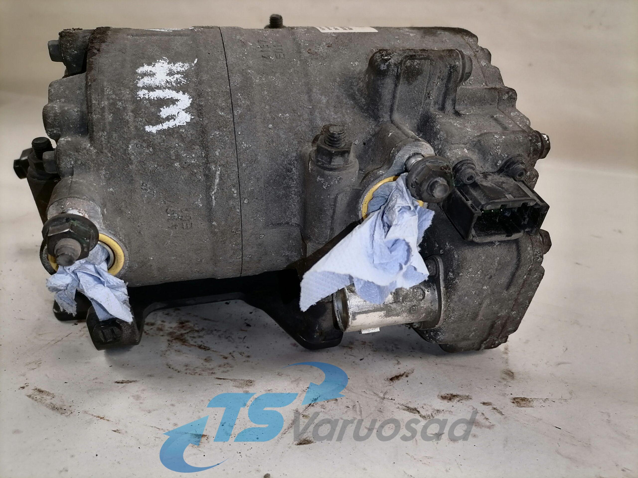 Volvo A/C compressor 84192002 - Heating/ Ventilation for Truck: picture 3 Volvo A/C compressor 84192002 - Heating/ Ventilation for Truck: picture 3