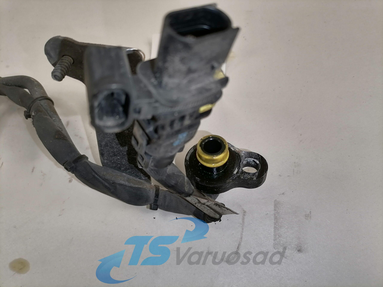 Volvo A/C pipe 84180959 - Heating/ Ventilation for Truck: picture 4 Volvo A/C pipe 84180959 - Heating/ Ventilation for Truck: picture 4