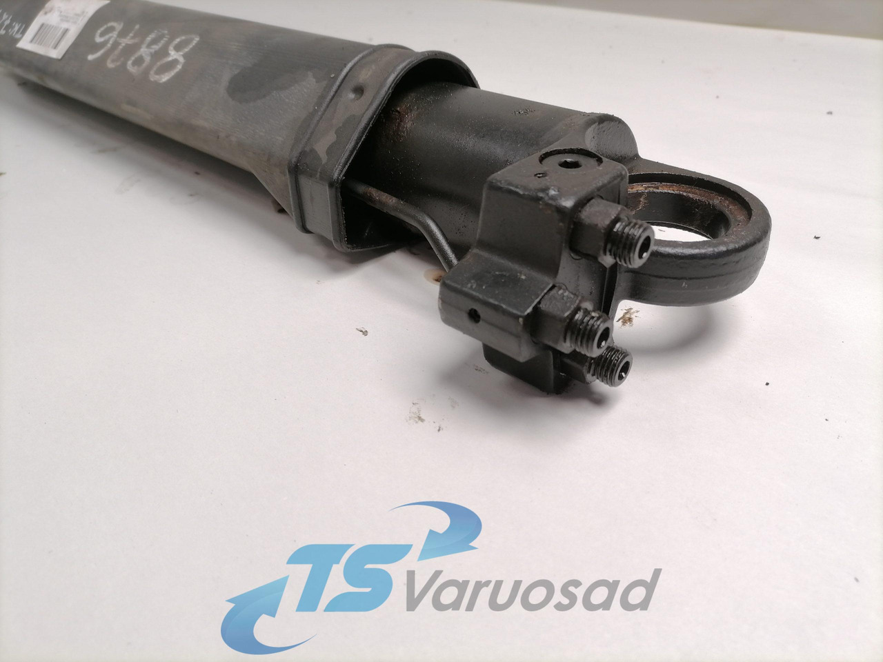 Volvo Cab tilting cylinder 3198843 - Cab suspension for Truck: picture 2 Volvo Cab tilting cylinder 3198843 - Cab suspension for Truck: picture 2