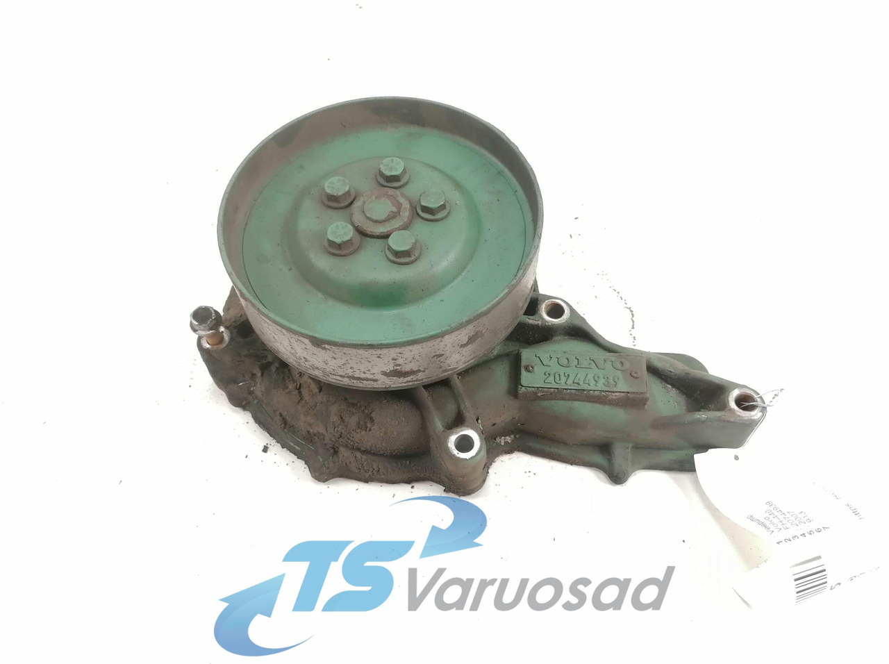 Volvo Cooling pump 20744939 - Coolant pump for Truck: picture 1 Volvo Cooling pump 20744939 - Coolant pump for Truck: picture 1