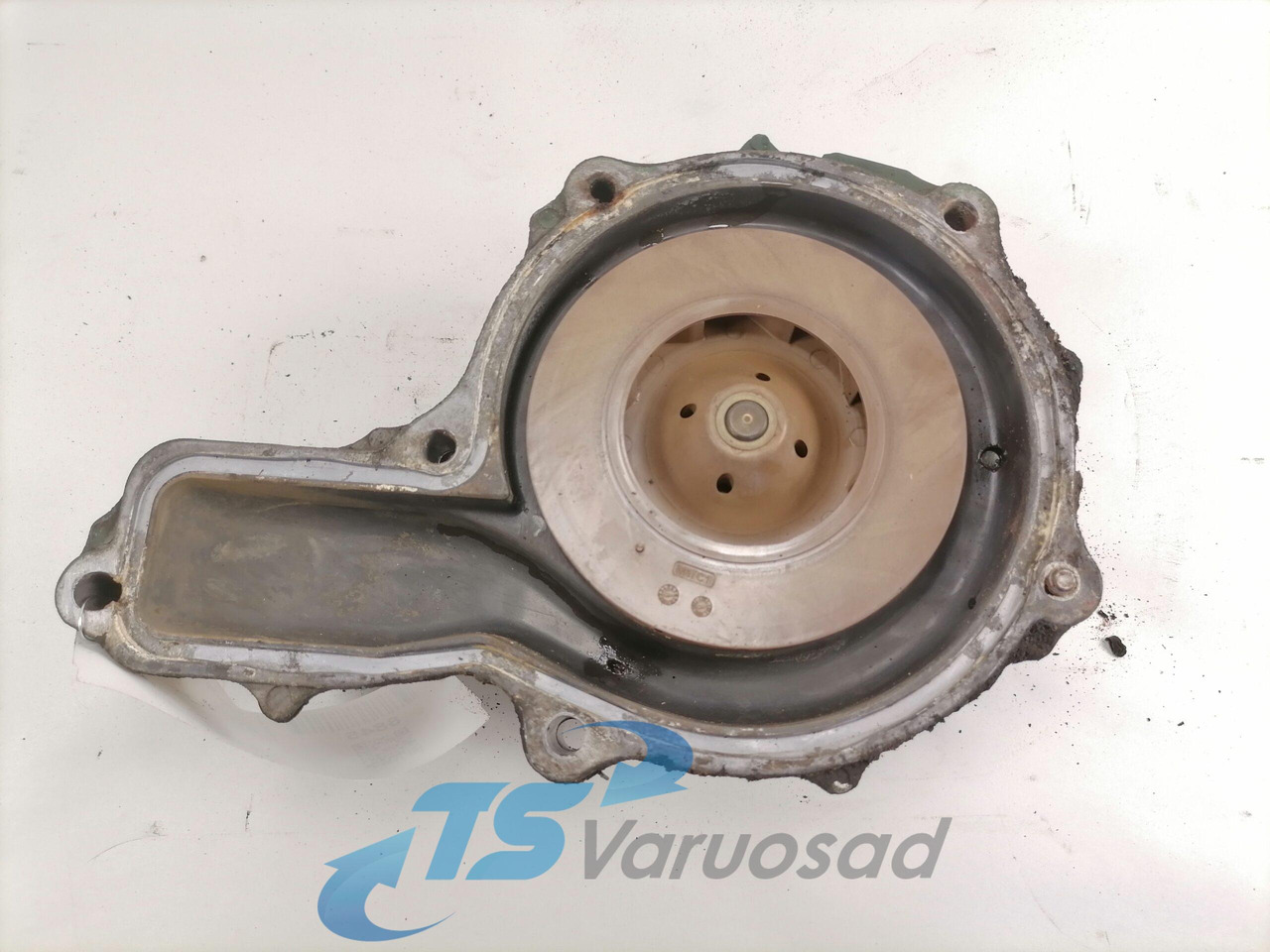 Volvo Cooling pump 20744939 - Coolant pump for Truck: picture 4 Volvo Cooling pump 20744939 - Coolant pump for Truck: picture 4
