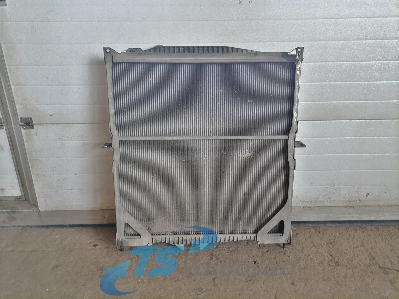 Volvo Cooling radiator 20722440 - Radiator for Truck: picture 2 Volvo Cooling radiator 20722440 - Radiator for Truck: picture 2