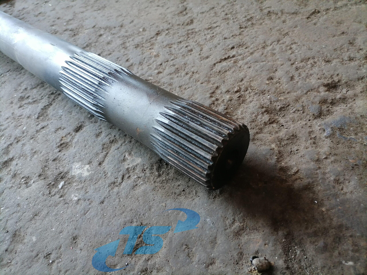 Volvo Drive shaft 1524628 - Drive shaft for Truck: picture 2 Volvo Drive shaft 1524628 - Drive shaft for Truck: picture 2