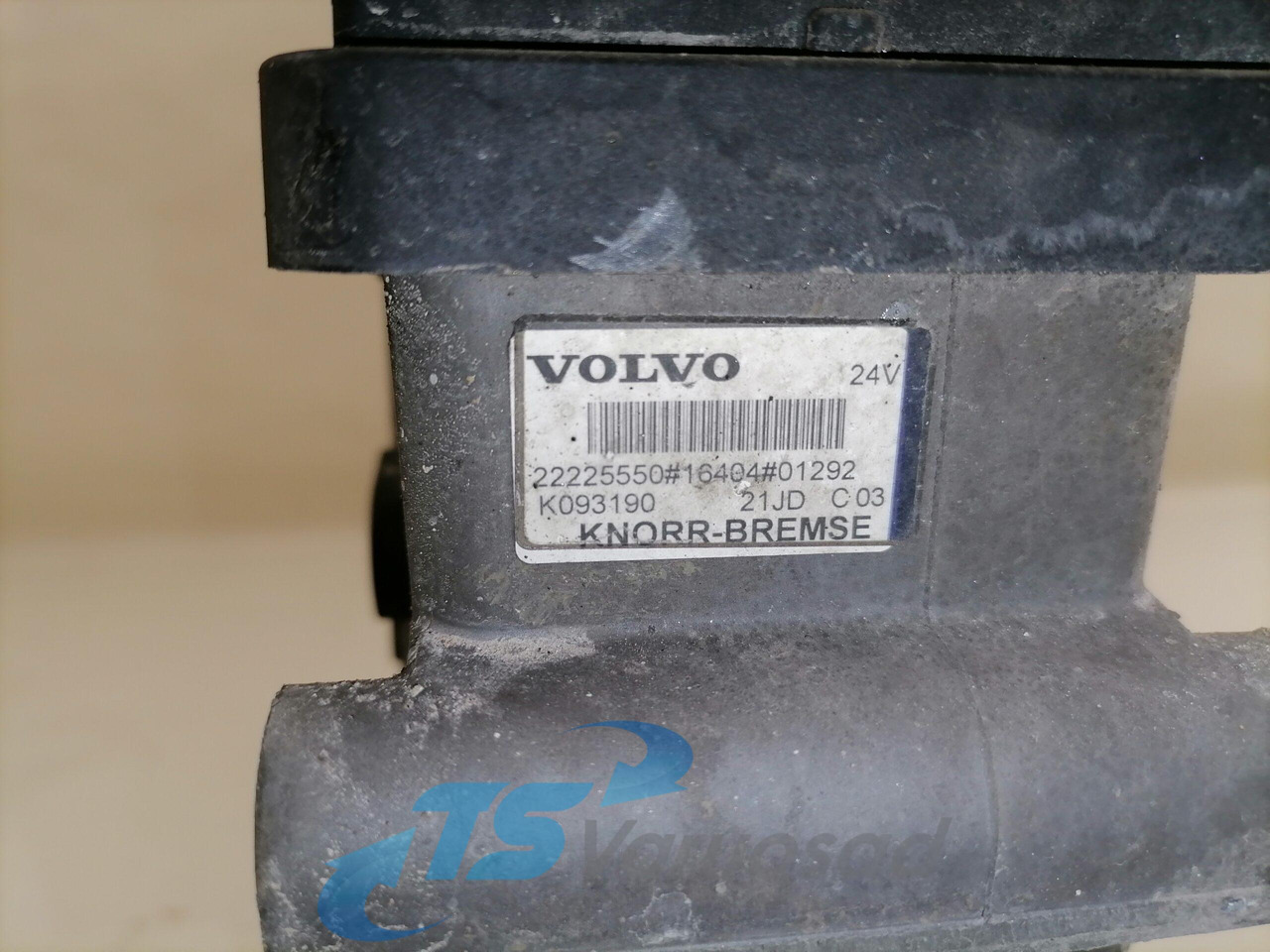 Volvo EBS brake valve 22225550 - Brake valve for Truck: picture 2 Volvo EBS brake valve 22225550 - Brake valve for Truck: picture 2