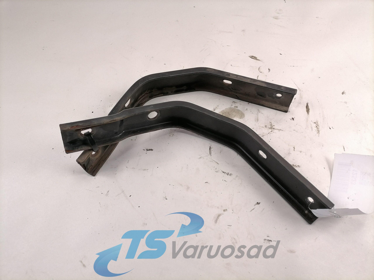 Volvo Kabiini tuulesuunaja kandur 8191568 - Aerodynamics/ Spoiler for Truck: picture 1 Volvo Kabiini tuulesuunaja kandur 8191568 - Aerodynamics/ Spoiler for Truck: picture 1