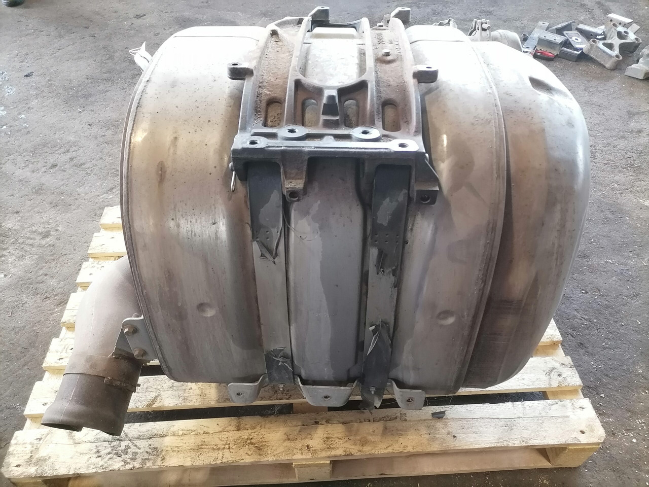 Volvo Muffler 21364816 - Muffler for Truck: picture 3 Volvo Muffler 21364816 - Muffler for Truck: picture 3