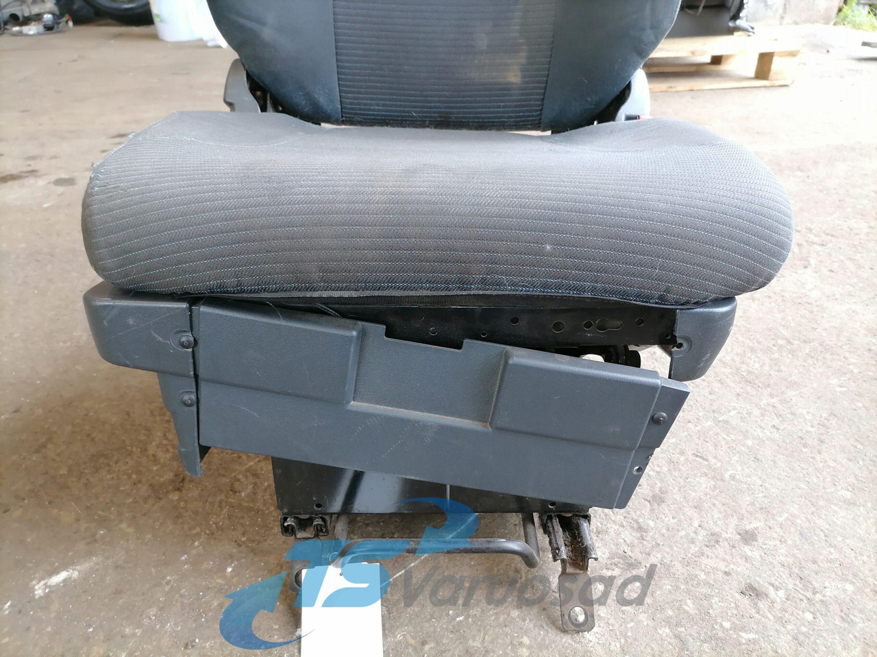 Volvo Passenger seat 7420862569 - Seat for Truck: picture 4 Volvo Passenger seat 7420862569 - Seat for Truck: picture 4